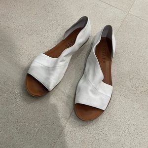1 State white flats- super soft leather! 8.5